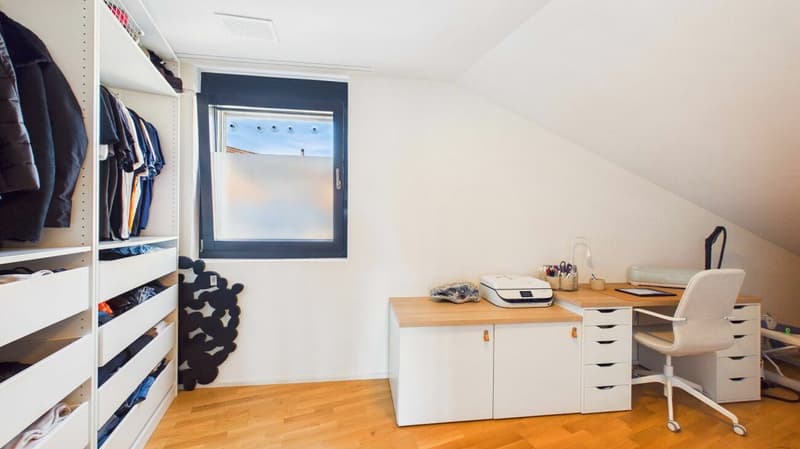 Komfort, Klasse und Charme: 5.5-Zimmer-Dach-Maisonette in Ottenbach (11)