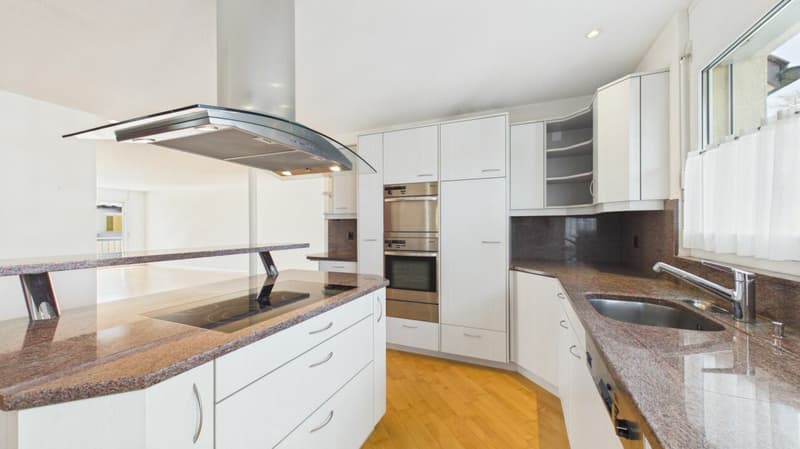 Helle 4.5-Zimmer-Wohnung mit beeindruckendem Berg- und Naturblick (5)