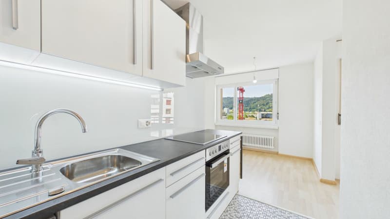 Helle 4-Zimmer-Wohnung an zentraler Lage in Wettingen (3)