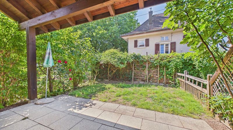 Charmantes 4.5-Zimmer-Doppeleinfamilienhaus mit neuer Küche, Garten und Cheminée (16)