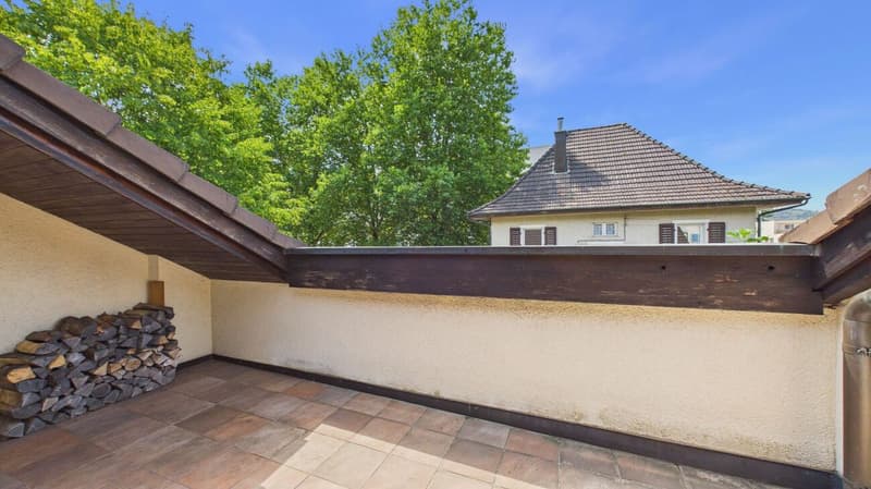 Charmantes 4.5-Zimmer-Doppeleinfamilienhaus mit neuer Küche, Garten und Cheminée (15)
