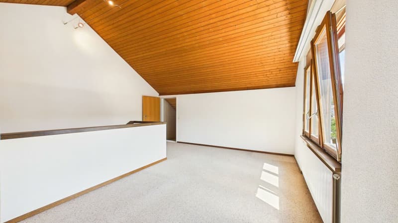 Charmantes 4.5-Zimmer-Doppeleinfamilienhaus mit neuer Küche, Garten und Cheminée (10)
