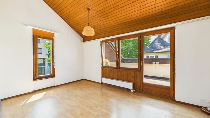 Charmantes 4.5-Zimmer-Doppeleinfamilienhaus mit neuer Küche, Garten und Cheminée (7)