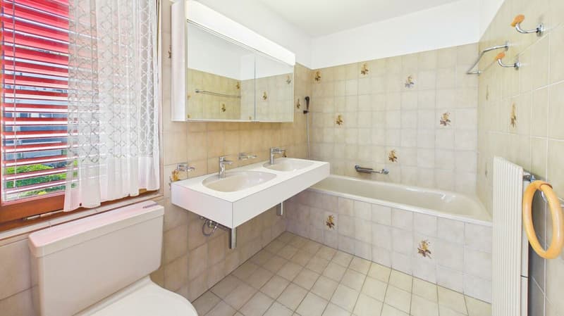 Charmantes 4.5-Zimmer-Doppeleinfamilienhaus mit neuer Küche, Garten und Cheminée (12)
