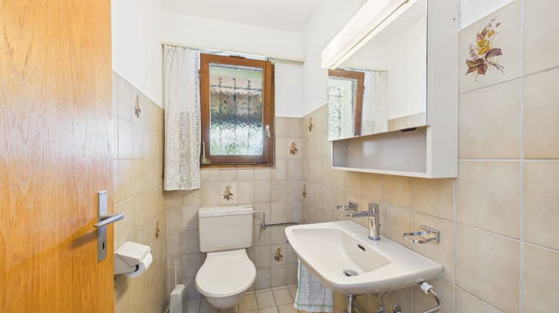 Charmantes 4.5-Zimmer-Doppeleinfamilienhaus mit neuer Küche, Garten und Cheminée (14)