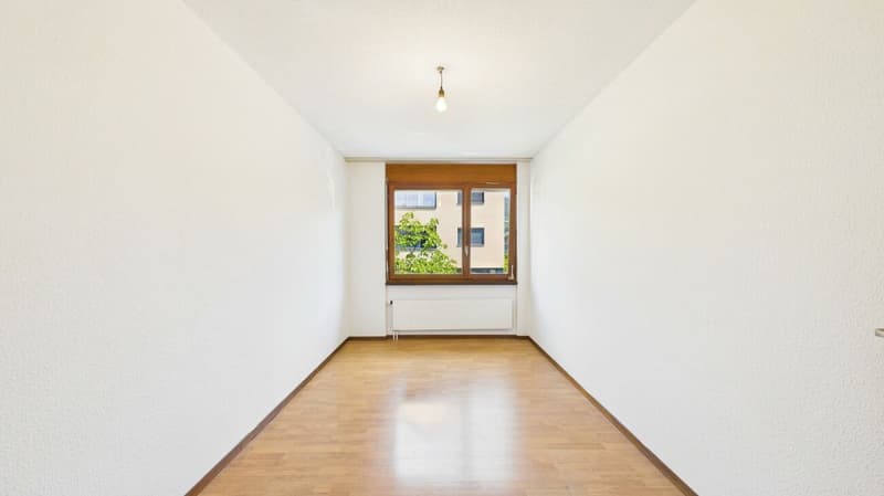 Charmantes 4.5-Zimmer-Doppeleinfamilienhaus mit neuer Küche, Garten und Cheminée (8)