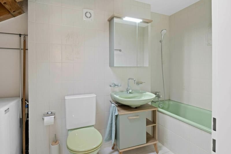 Renovierte Maisonette-Wohnung im Baurecht - Zentral gelegen mit Aussicht und Cheminée (9)