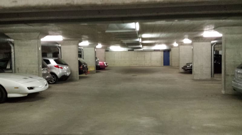 Tiefgaragenplatz an der Eichenstrasse zu vermieten (1)