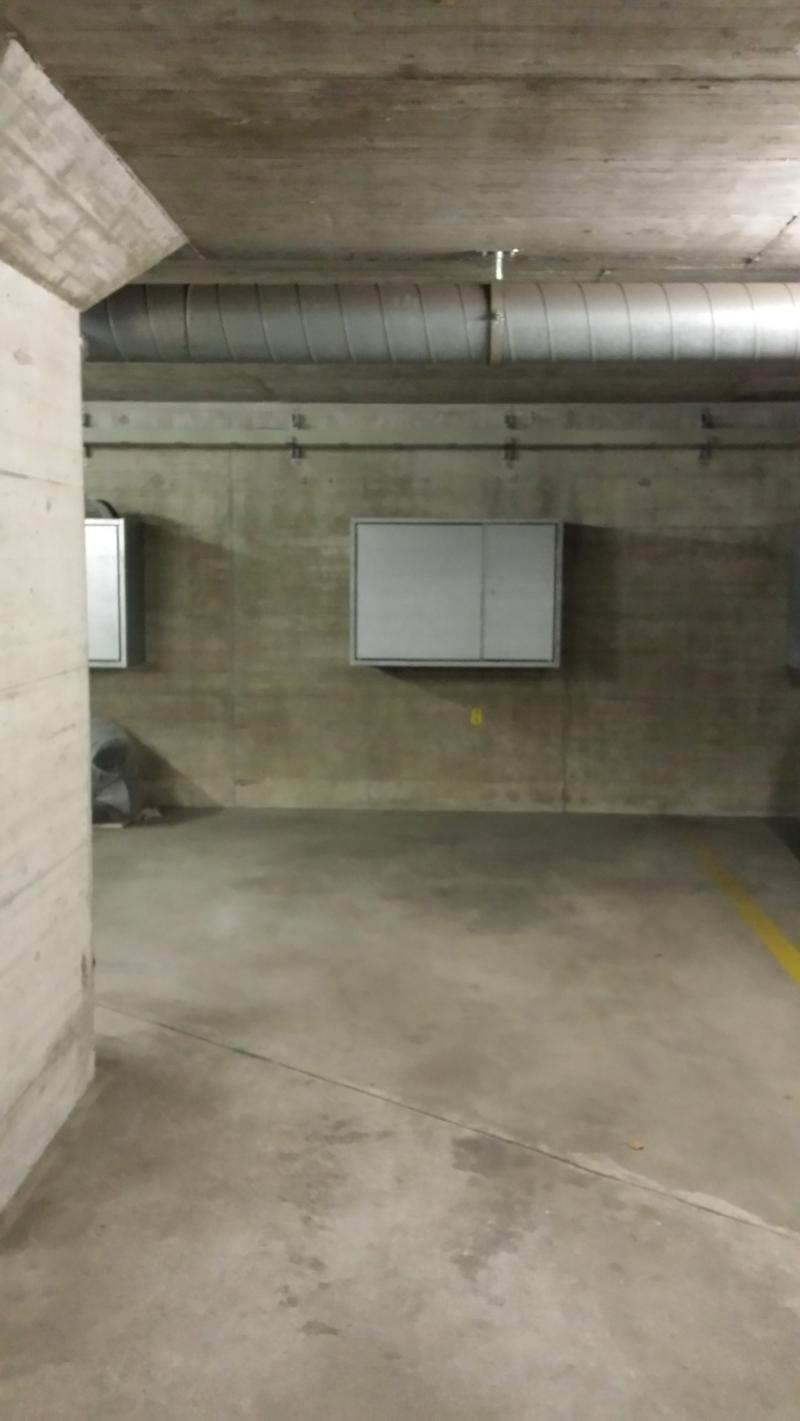 Tiefgaragenplatz an der Eichenstrasse zu vermieten (2)