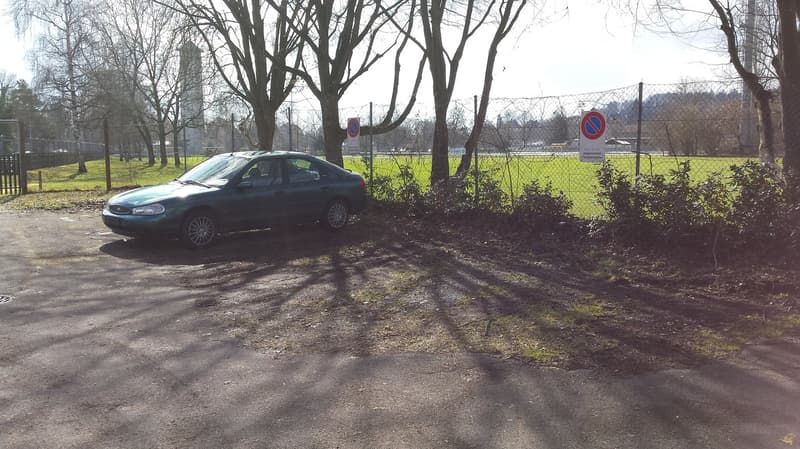 Parkplatz auf der Breite (1)