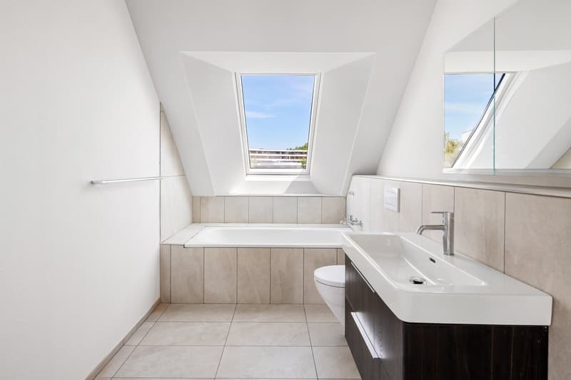Moderne 4.5-Zimmer-Dachwohnung - Cool durch den Sommer dank Free Cooling-System (5)