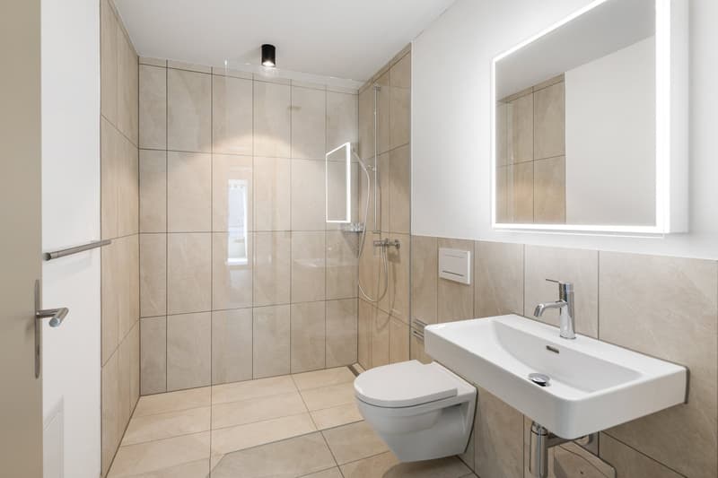 Neubau: Grosse, stilvolle 4.5-Zimmer-Wohnung mit Balkon und Loggia (14)