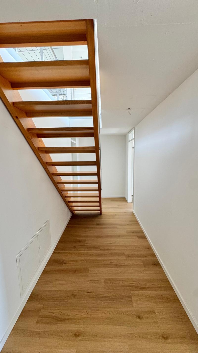 Moderne 4.5-Zimmer-Maisonette-Wohnung in Oberengstringen (3)