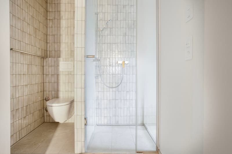 Exklusive Enge 3.5 Zimmer mit W/T, nah zum Markt über Blueground (22)