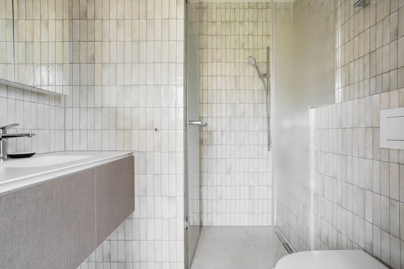 Exklusive Enge 3.5 Zimmer mit W/T, nah zum Markt über Blueground (18)