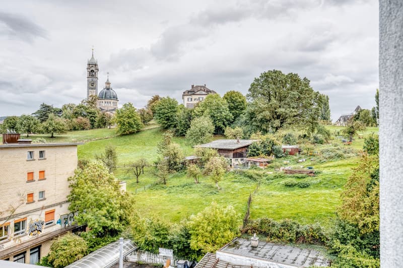 Exklusive Enge 3.5 Zimmer mit W/T, nah zum Markt über Blueground (7)