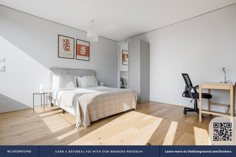 Furnished 2.5-room apartment with elevator in Basel city center (7)