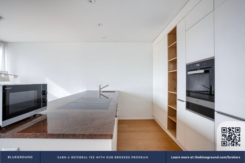 Gehobene 3.5 ZW mit privater W/T und schöne Aussicht, by Blueground (8)