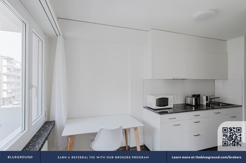 Sonniges Iselin 3.5 ZW mit Keller,, 1 Min. zum Markt, by Blueground (8)
