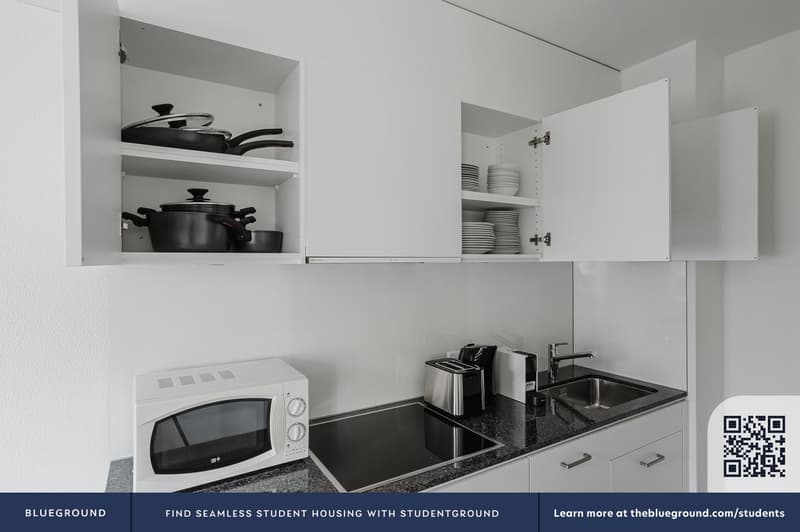 Sonniges Iselin 3.5 ZW mit Keller,, 1 Min. zum Markt, by Blueground (10)