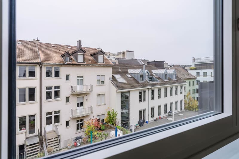 Balcony, at the main train station, very central location (3)