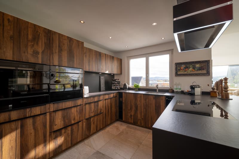 Eindrucksvolles Einfamilienhaus mit Indoor Pool und Sauna (8)