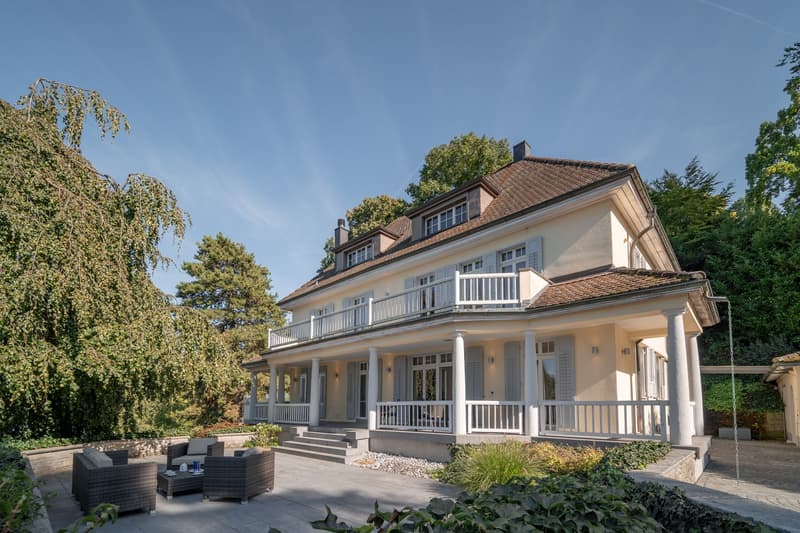 Exklusive Villa am Bodensee mit Seegrundstück in Mannenbach (1)