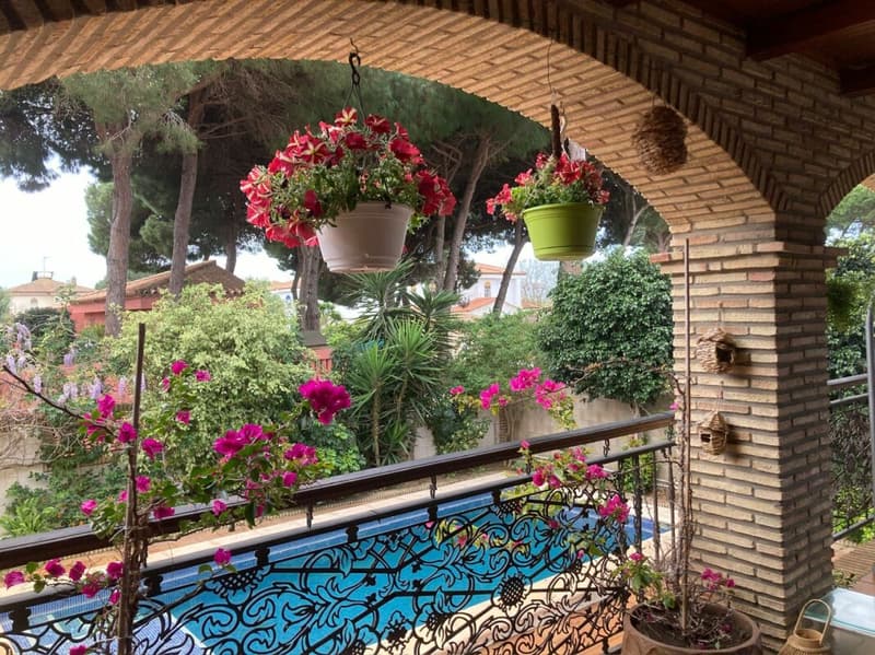 Exklusive und hochwertig renovierte Villa in begehrter Lage im Süden Spaniens (7)