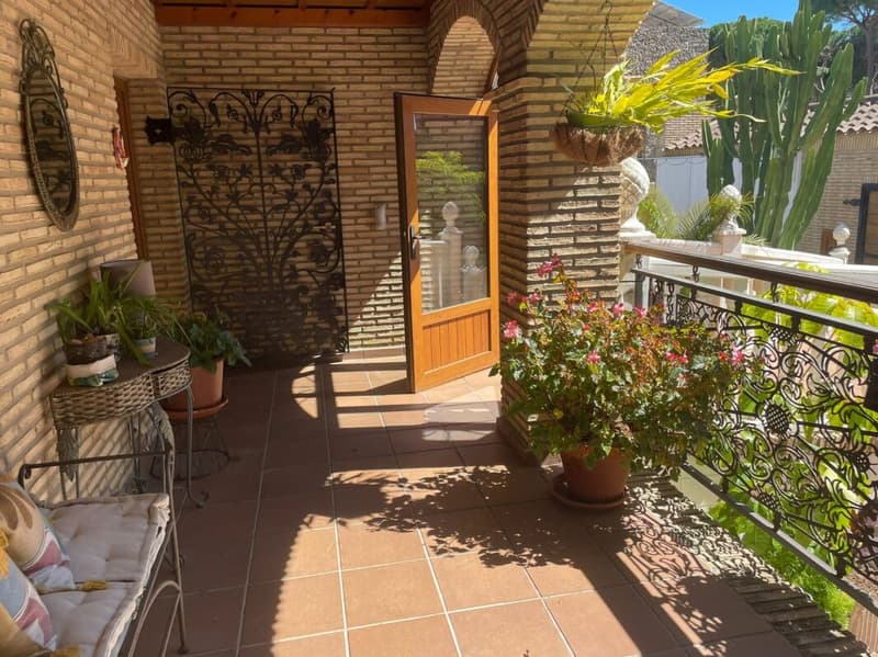 Exklusive und hochwertig renovierte Villa in begehrter Lage im Süden Spaniens (5)