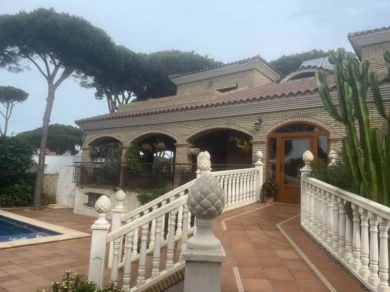 Exklusive und hochwertig renovierte Villa in begehrter Lage im Süden Spaniens (3)