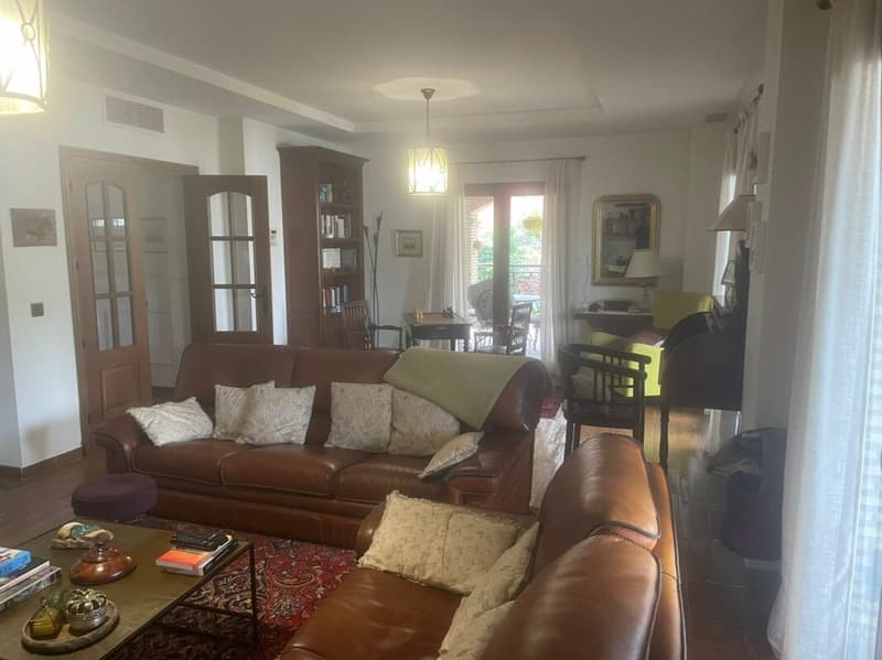 Exklusive und hochwertig renovierte Villa in begehrter Lage im Süden Spaniens (8)