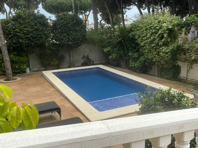 Exklusive und hochwertig renovierte Villa in begehrter Lage im Süden Spaniens (6)