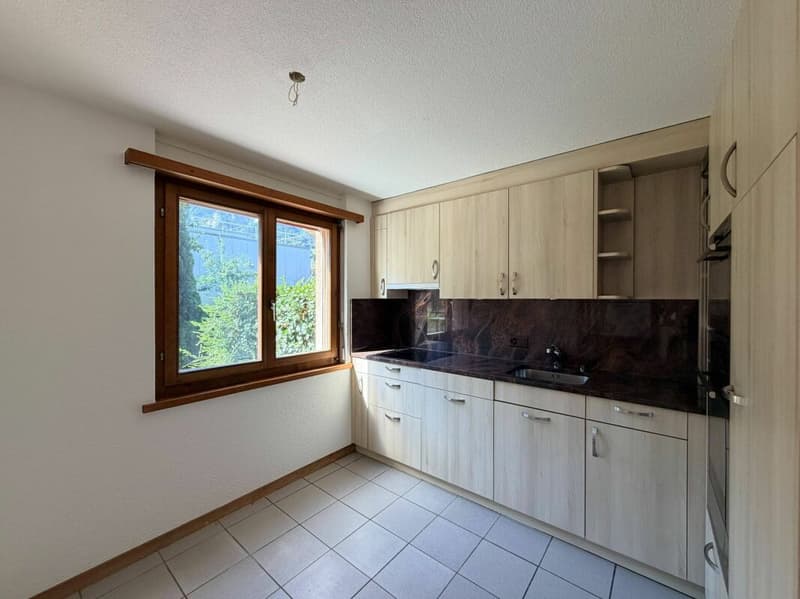Solide 3,5-Zimmer-Wohnung mit schönem Balkon und Tiefgaragenstellplatz in Matten bei Interlaken (8)