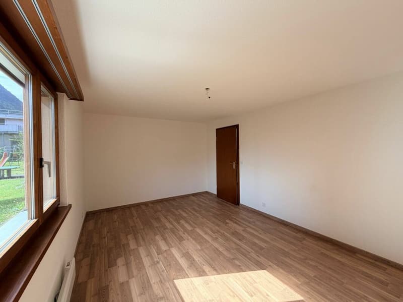 Solide 3,5-Zimmer-Wohnung mit schönem Balkon und Tiefgaragenstellplatz in Matten bei Interlaken (11)