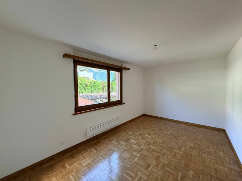 Solide 3,5-Zimmer-Wohnung mit schönem Balkon und Tiefgaragenstellplatz in Matten bei Interlaken (6)