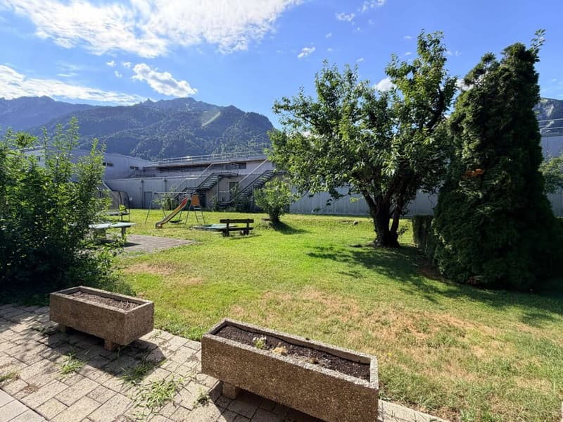 Solide 3,5-Zimmer-Wohnung mit schönem Balkon und Tiefgaragenstellplatz in Matten bei Interlaken (1)