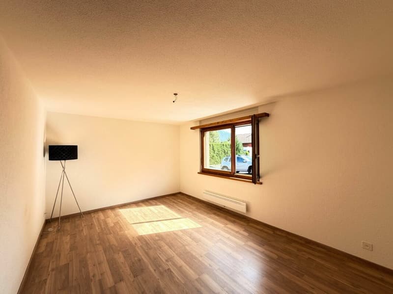 Solide 3,5-Zimmer-Wohnung mit schöner Terrasse und EHP in Interlaken (7)