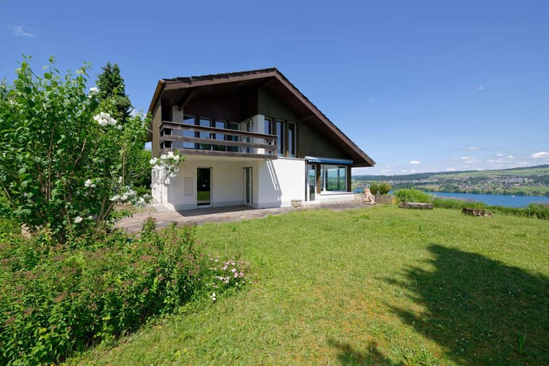 Grosses Einfamilienhaus mit privatem Garten