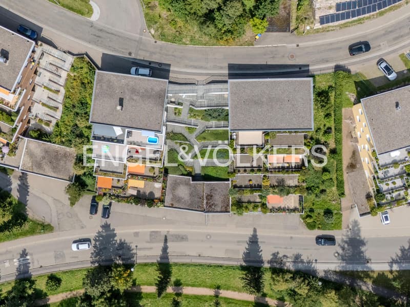 Sanierungsbedürftige 4,5-Zimmer-Terrassenwohnung mit Parkblick (3)