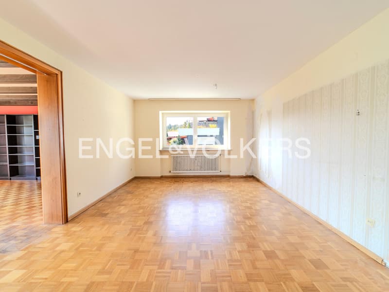Sanierungsbedürftige 4,5-Zimmer-Terrassenwohnung mit Parkblick (6)