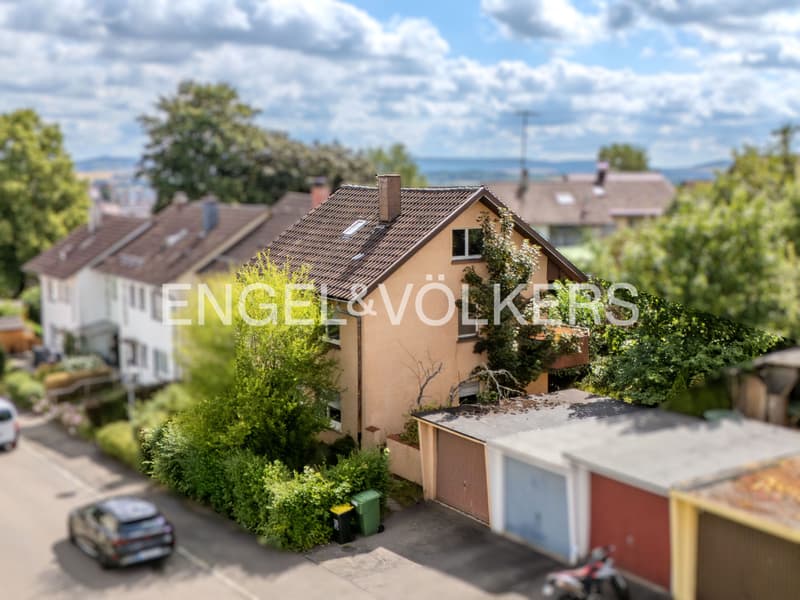 Sanierungsbedürftiges Reihenendhaus (2)