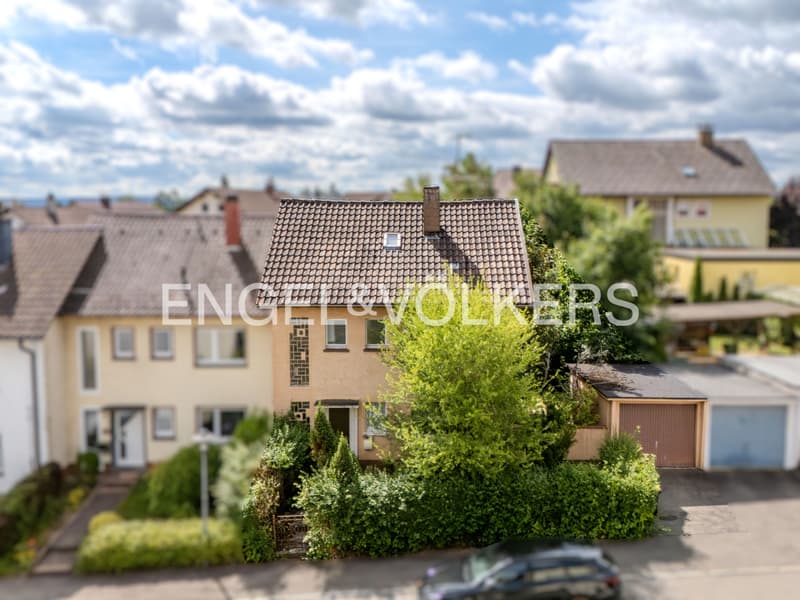 Sanierungsbedürftiges Reihenendhaus (1)