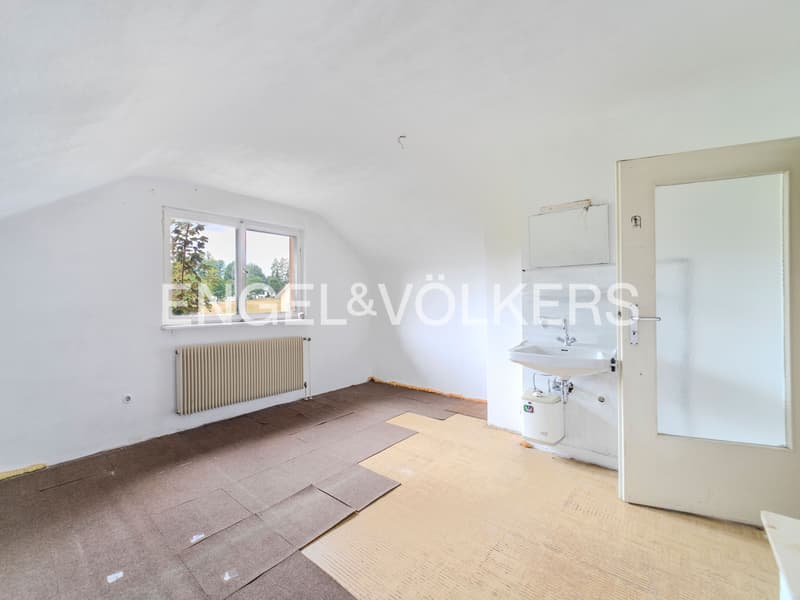 Sanierungsbedürftiges Reihenendhaus (10)
