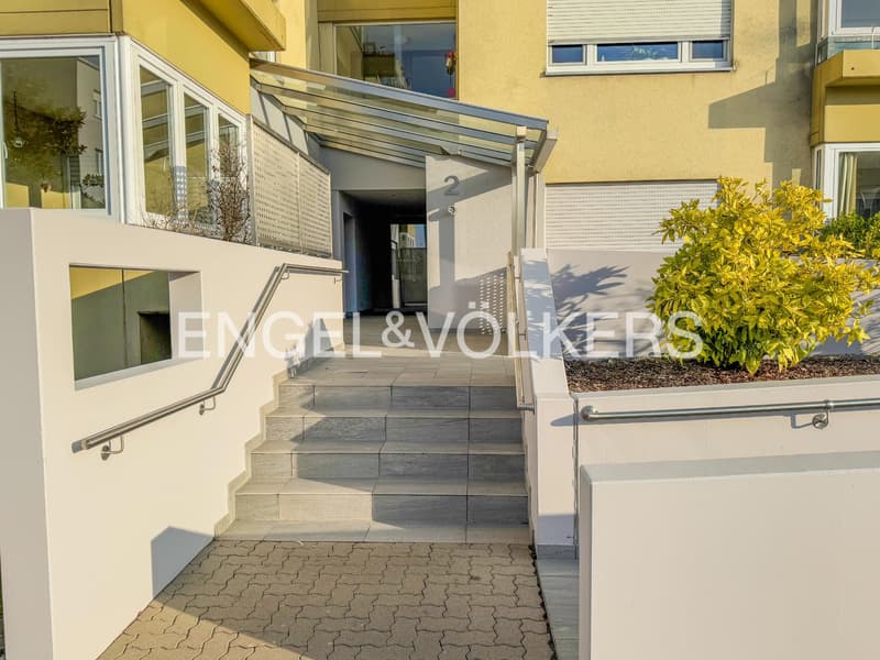 RESERVIERT: Großräumige Wohnung mit Rhein- und Weitblick (2)