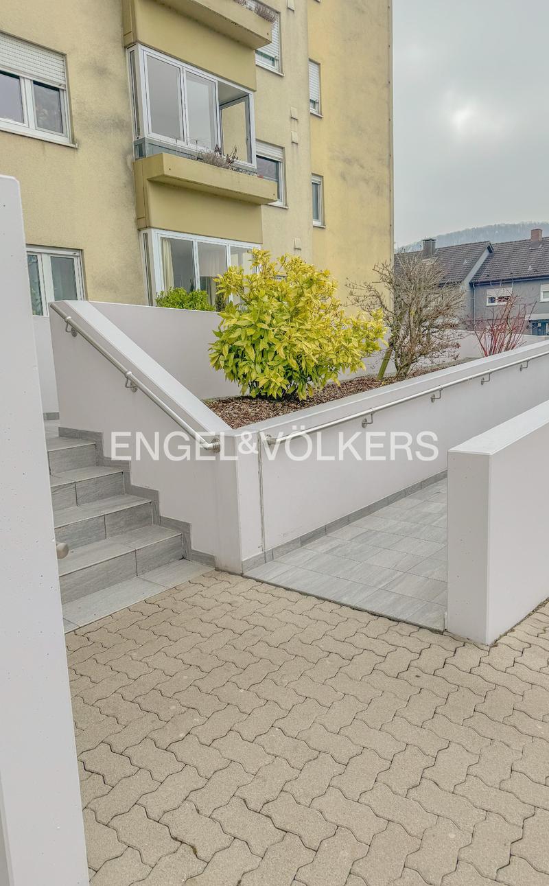 RESERVIERT: Großräumige Wohnung mit Rhein- und Weitblick (3)