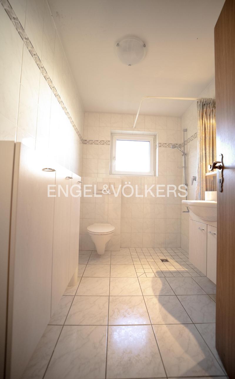 Maison multifamiliale polyvalente dans un excellent emplacement (5)