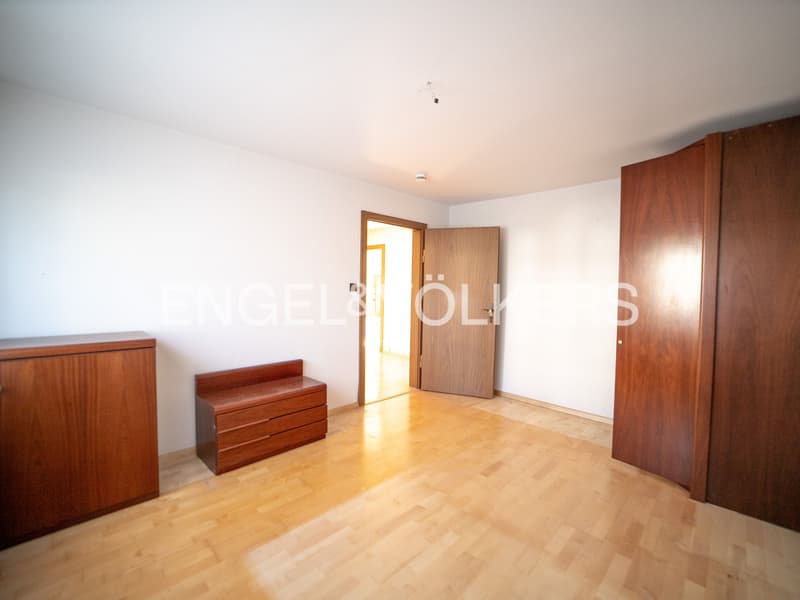 Maison multifamiliale polyvalente dans un excellent emplacement (6)