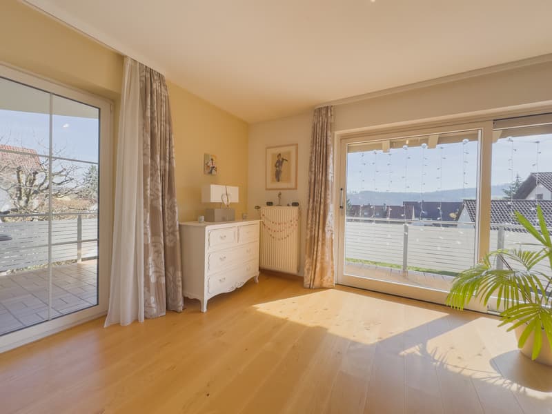 Idylle familiale avec annexe, empire de jardin et paysage de ruisseau dans un endroit calme (3)