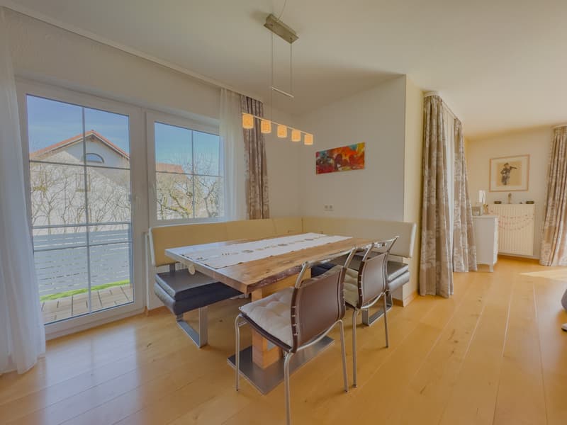 Hochwertige Maisonette-Wohnung mit Gartenanteil und Bachlauf in ruhige (2)