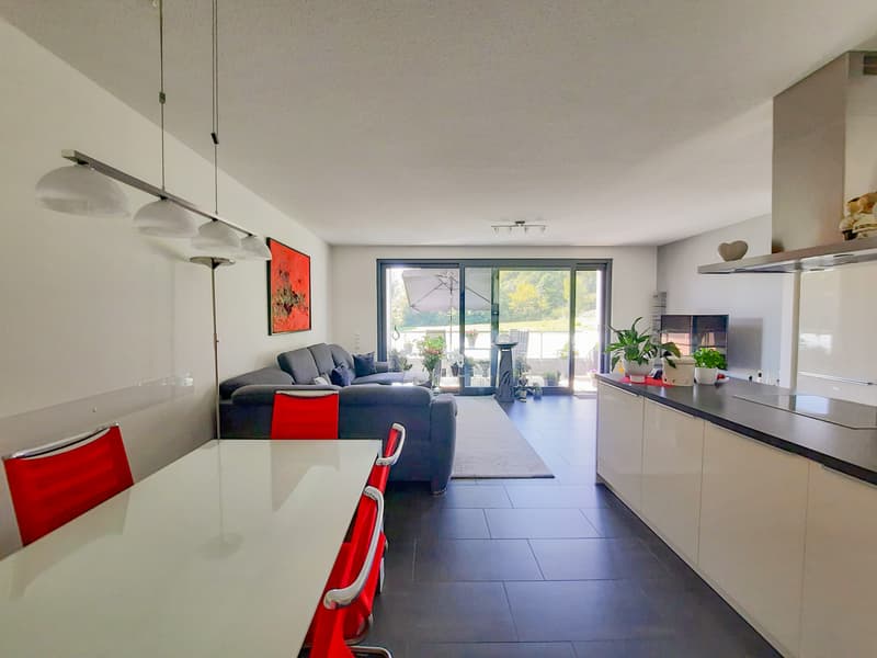 Appartement avec usufruit : Appartement élégant avec balcon, ascenseur et deux (3)